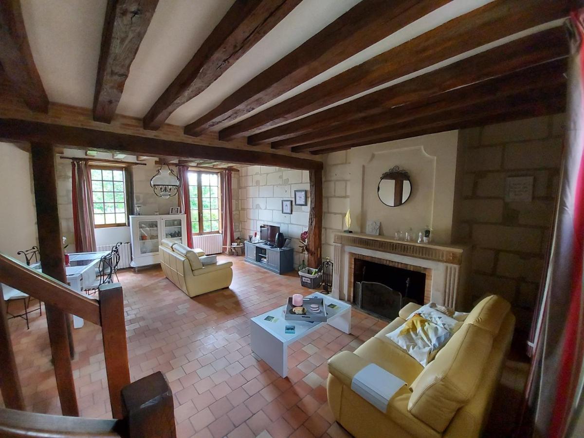 Au Près Du Lys