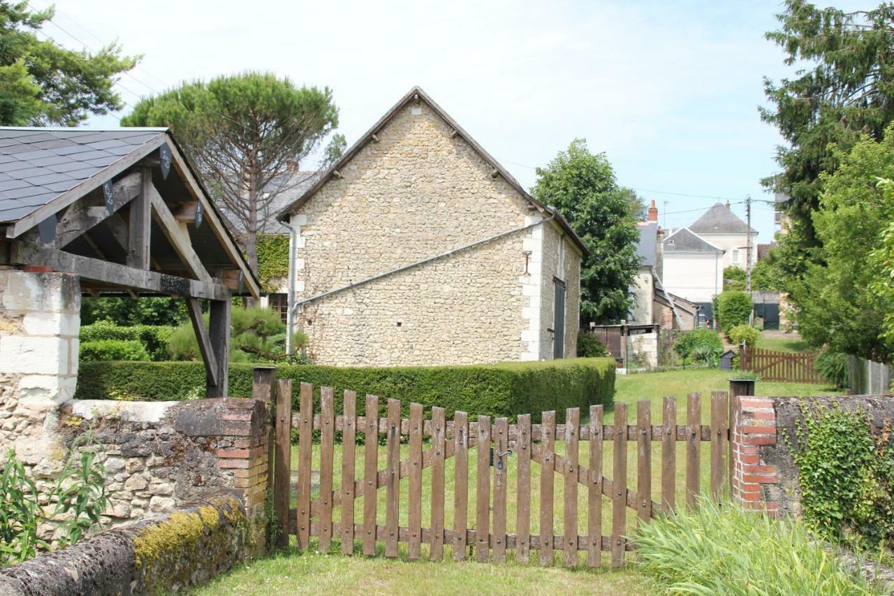 Au Près Du Lys